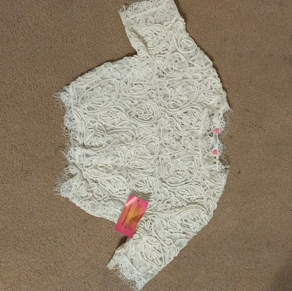 Crop lace top 💖NWT - Picture 2 of 2